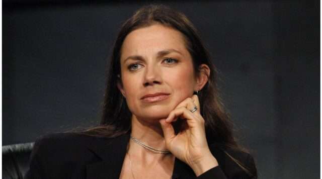Justine-Bateman (1) Justine-Bateman (1)