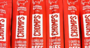 Chomps has announced a voluntary recall of certain meat snacks due to potential allergen contamination. Here’s what consumers need to know about the recall (media-cldnry.s-nbcnews.com).