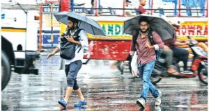 Discover the dynamics of Kolkata's weather as monsoon season unfolds, bringing rain, cool temperatures, and vibrant street food delights (.indianexpress.com).