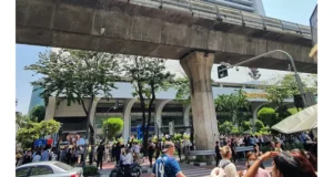 A recent magnitude 6.5 earthquake struck near Indonesia, affecting neighboring countries. Learn more about the incident, safety measures, and the geological background of the region (www.tnnthailand.com).