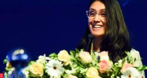 Explore Roshni Nadar Malhotra's journey as she leads HCL Corporation into a new era of technology and philanthropy (img.etimg.com).