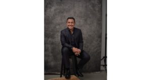 Sam Pang Tonight revives Australia's late-night talk show tradition with humor, celebrity guests, and insightful commentary. Image courtesy (live-production.wcms.abc-cdn.net.au)