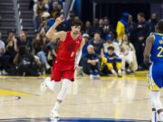 Steph Curry and the Warriors dominate the Trail Blazers in a thrilling game filled with teamwork and standout performances (knupsports.com).