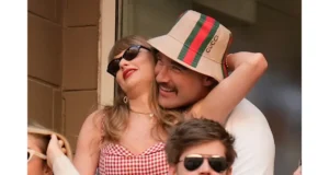 Exploring the captivating romance between pop icon Taylor Swift and NFL star Travis Kelce, and how their relationship is making waves in both the music and sports worlds (phantom-marca.uecdn.es).