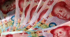 Explore the recent fluctuations in the dollar to ruble exchange rate and the factors driving these changes, including geopolitical tensions and U.S. monetary policy (resizer.mail.ru).