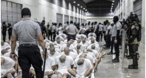 Explore the implications of the U.S. deportation of Tren de Aragua gang members to El Salvador and its impact on both nations. image courtesy (th-i.thgim.com)