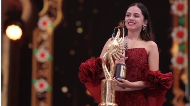 The Unforgettable Rise of Nitanshi Goel: A New Star at IIFA 2025 - Image 1 Explore the inspiring journey of Nitanshi Goel, the 17-year-old star who won Best Actress at IIFA 2025 for her role in Laapataa Ladies. Image courtesy (www.hindustantimes.com)
