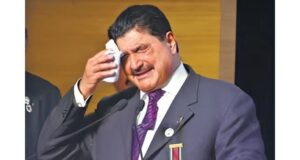 Explore the rise and fall of BR Shetty, a once-prominent entrepreneur now embroiled in controversy. Discover the implications for the business world and the lessons learned. Image courtesy (www.prabhatkhabar.com)