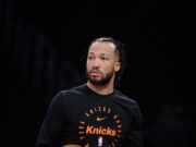 Analyzing the upcoming Warriors vs Knicks game amidst injuries and playoff implications. Image courtesy (s.yimg.com)