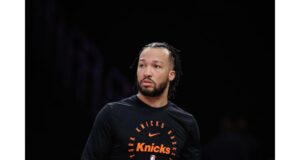Analyzing the upcoming Warriors vs Knicks game amidst injuries and playoff implications. Image courtesy (s.yimg.com)