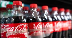 PepsiCo and Kraft Heinz face growing shareholder pressure to adopt more sustainable packaging practices in the U.S. (imgproxy.divecdn.com).