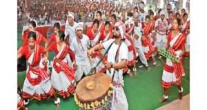 Explore the vibrant festival of Sarhul, celebrated by indigenous tribes in Jharkhand, highlighting the bond between nature and community. Learn about its rituals and the growing awareness around this cultural event (www.prabhatkhabar.com).