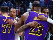 Experience the thrilling showdown between the Los Angeles Lakers and the Houston Rockets. Discover key moments, player performances, and the implications for the season. Image courtesy (motociclismo.pt)