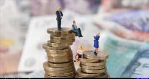 Understand how Easter bank holidays affect Universal Credit payments and learn proactive budgeting strategies. Image courtesy (media.zenfs.com)